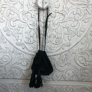 Bucket bag small in black cow leather